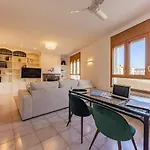 Bravissimo El Lleo, Bright 4-Bedroom Apartment